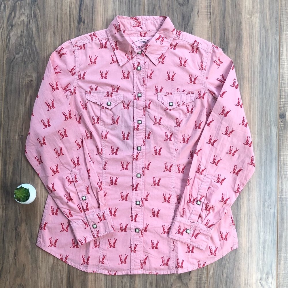 Medium Woman’s Barn Fly Trading Button Up